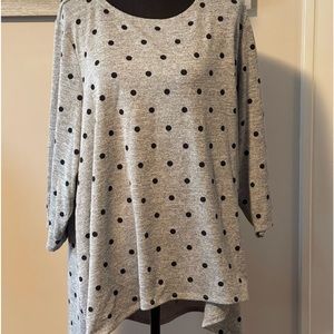 Gray and black womans shirt